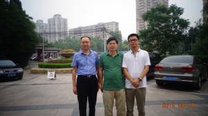 邝远平与人人网副总裁贺宏震合影留念